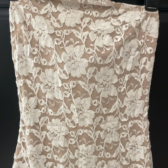 FLORAL MINI DRESS! NUDE COLOR AND WHITE FLORAL! Size: small! Racerback with zip! - Picture 4 of 12